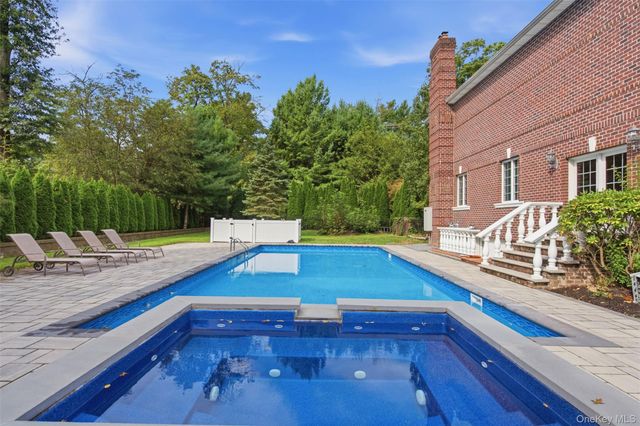 147 Bacon Road, Old Westbury, NY 11568