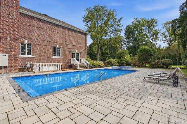147 Bacon Road, Old Westbury, NY 11568