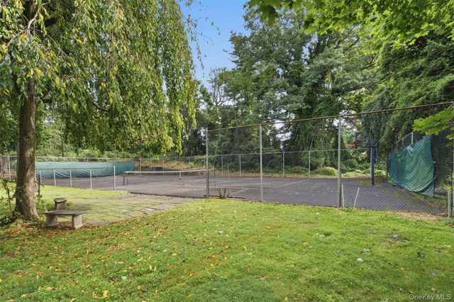 147 Bacon Road, Old Westbury, NY 11568