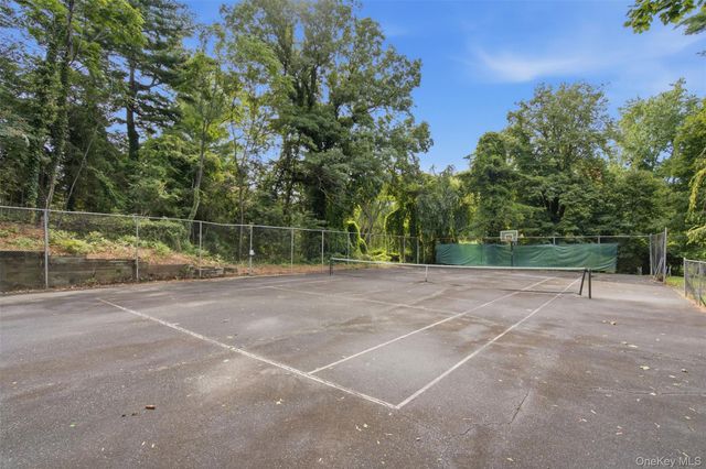 147 Bacon Road, Old Westbury, NY 11568