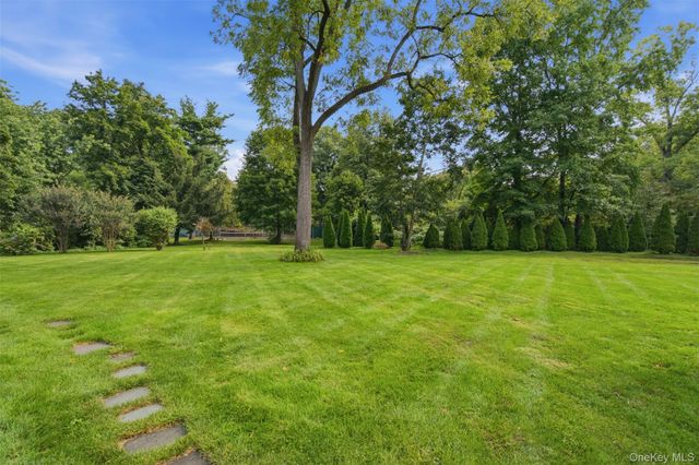 147 Bacon Road, Old Westbury, NY 11568