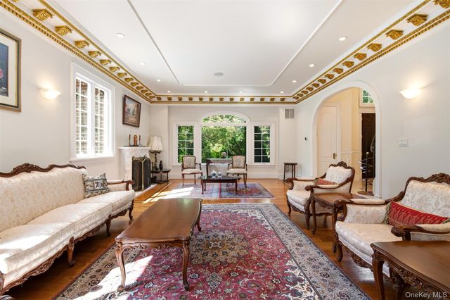 147 Bacon Road, Old Westbury, NY 11568