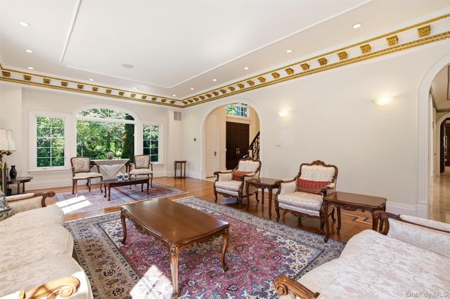 147 Bacon Road, Old Westbury, NY 11568