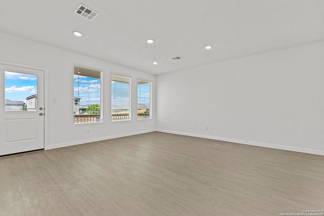 726 Bee Ridge Pt, New Braunfels, TX 78130