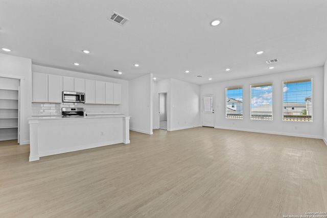 726 Bee Ridge Pt, New Braunfels, TX 78130