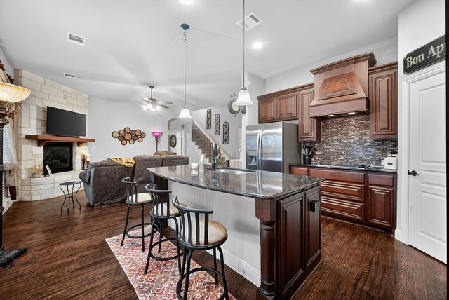 2840 Mariposa Drive, Grand Prairie, TX 75054