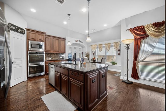 2840 Mariposa Drive, Grand Prairie, TX 75054