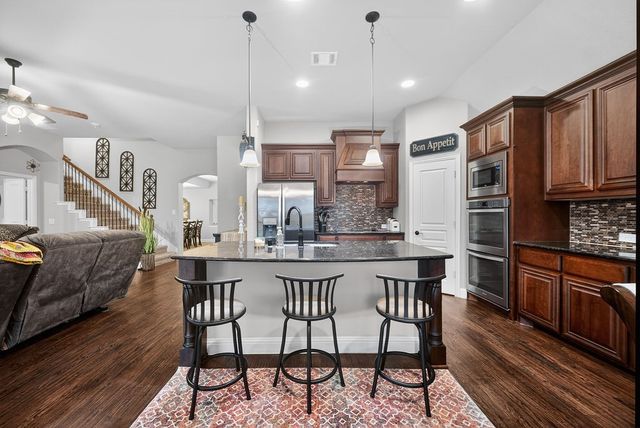 2840 Mariposa Drive, Grand Prairie, TX 75054