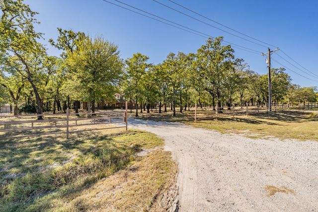 2865 J E Woody Road, Springtown, TX 76082