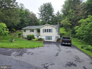 215 ROSEGLEN RD, Duncannon, PA 17020