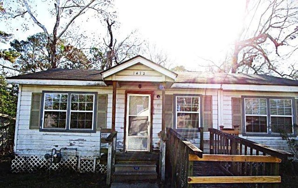 1412 COLLEGE Street, Pineville, LA 71360