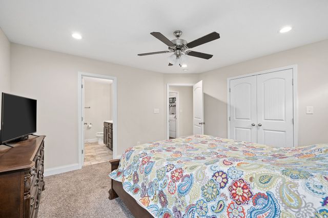 1725 Rains Rd, Clarksville, TN 37042