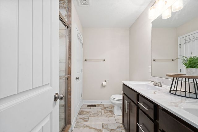 1725 Rains Rd, Clarksville, TN 37042