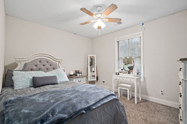 1725 Rains Rd, Clarksville, TN 37042