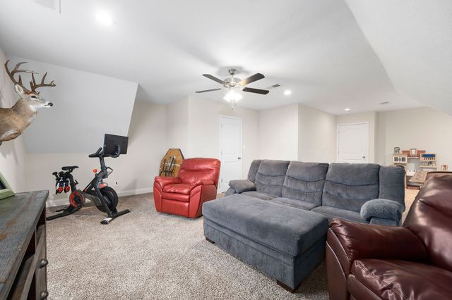 1725 Rains Rd, Clarksville, TN 37042
