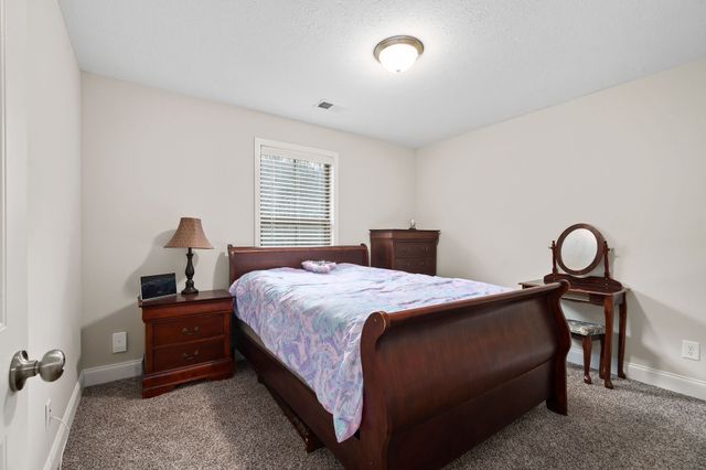 1725 Rains Rd, Clarksville, TN 37042