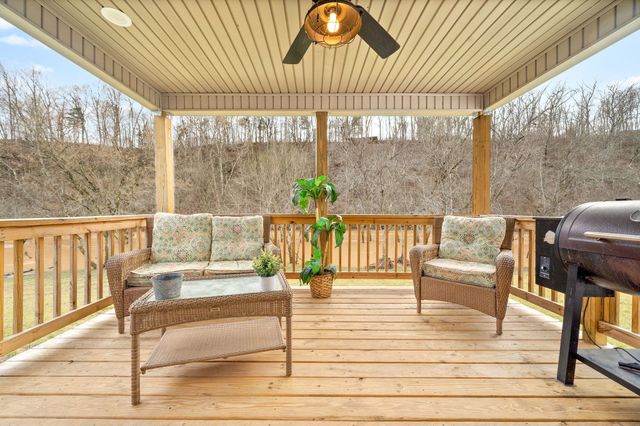 1725 Rains Rd, Clarksville, TN 37042