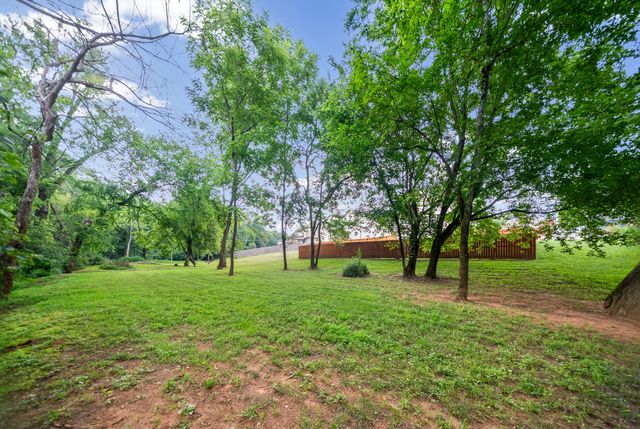 1725 Rains Rd, Clarksville, TN 37042