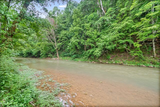 1725 Rains Rd, Clarksville, TN 37042