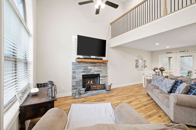 1725 Rains Rd, Clarksville, TN 37042