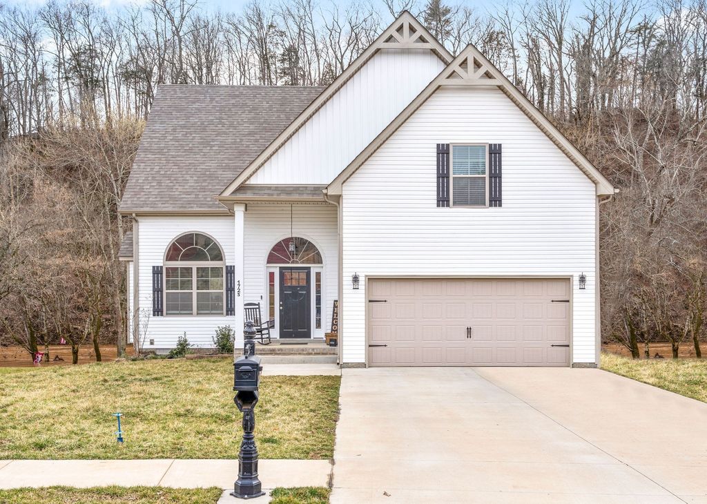 1725 Rains Rd, Clarksville, TN 37042