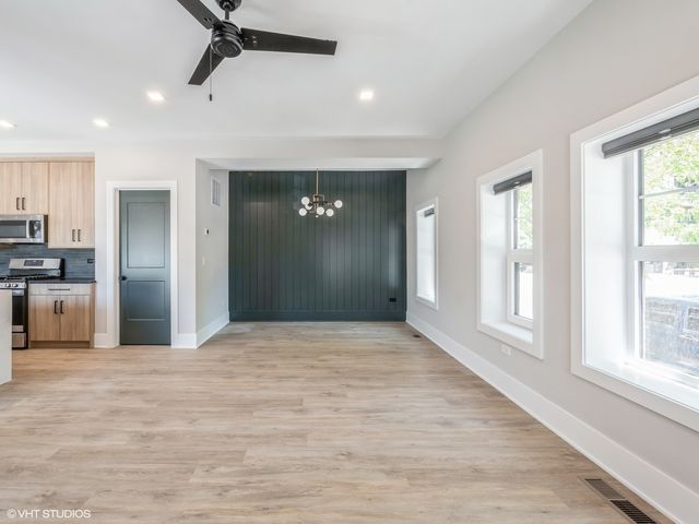 1607 W Waveland Avenue 1S, Chicago, IL 60613