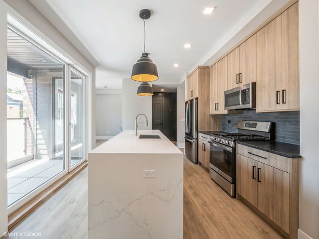 1607 W Waveland Avenue 1S, Chicago, IL 60613