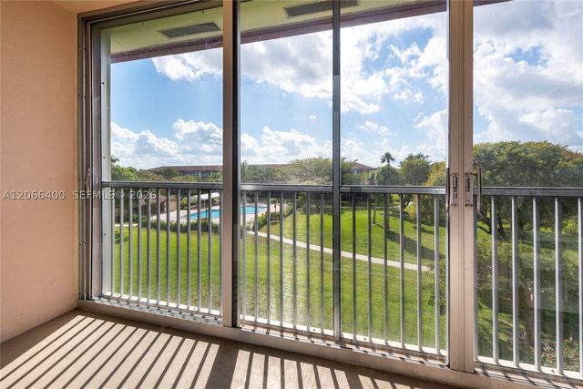13250 SW 7th Ct 412L, Pembroke Pines, FL 33027