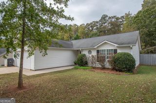 37 Canterbury Drive, Grantville, GA 30220