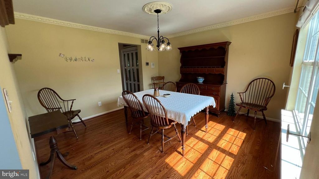8 AUTUMN CT, Blackwood, NJ 08012