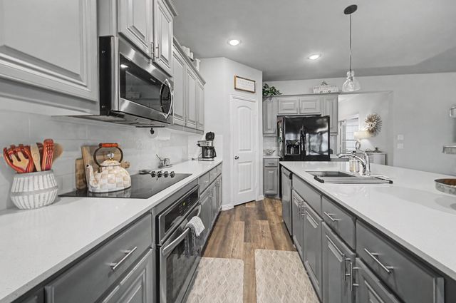 150 Oak Grove Drive, Rhome, TX 76078