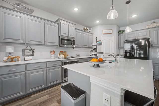 150 Oak Grove Drive, Rhome, TX 76078