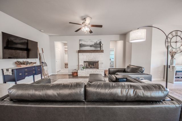 150 Oak Grove Drive, Rhome, TX 76078