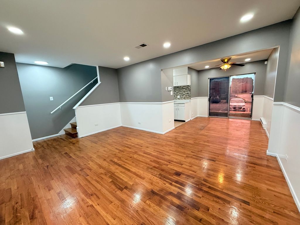 18W123 Kirkland Lane, Villa Park, IL 60181 — photo 3