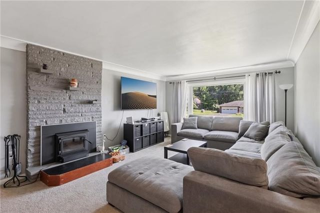 222 Sunset Dr, Neshannock Twp, PA 16105