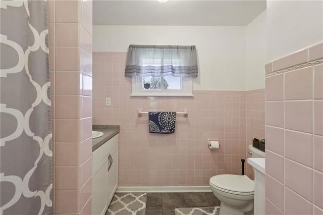 222 Sunset Dr, Neshannock Twp, PA 16105