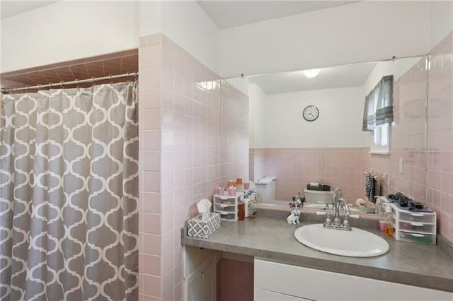 222 Sunset Dr, Neshannock Twp, PA 16105