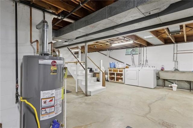 222 Sunset Dr, Neshannock Twp, PA 16105