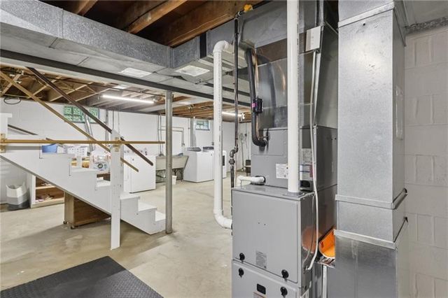 222 Sunset Dr, Neshannock Twp, PA 16105