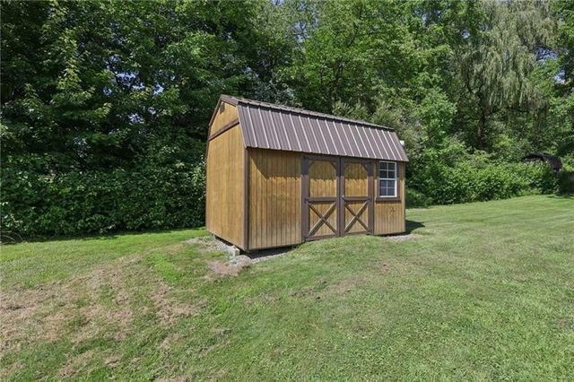 222 Sunset Dr, Neshannock Twp, PA 16105