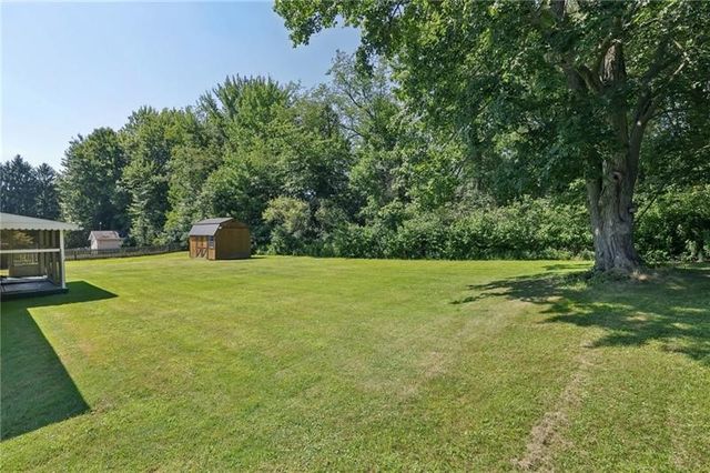 222 Sunset Dr, Neshannock Twp, PA 16105