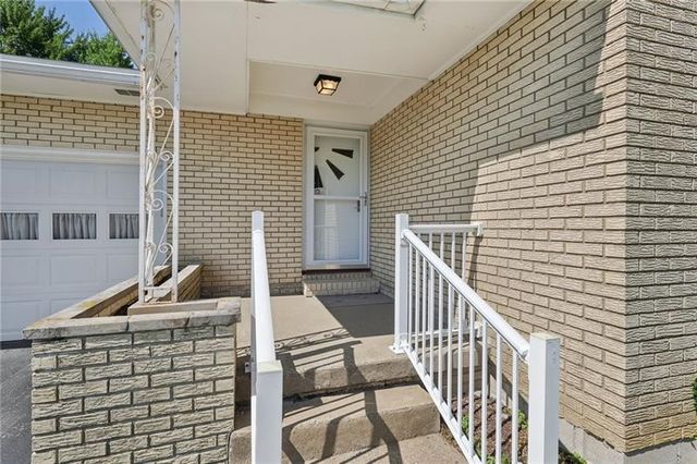 222 Sunset Dr, Neshannock Twp, PA 16105