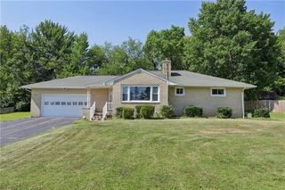 222 Sunset Dr, Neshannock Twp, PA 16105
