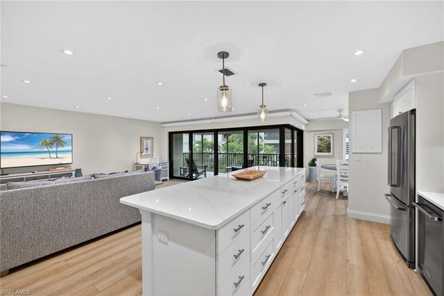 2721 W Gulf DR 108, Sanibel, FL 33957