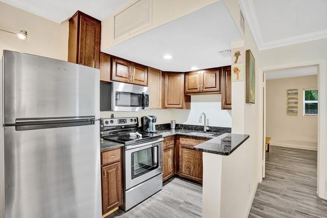 417 NE 17th Ave 4, Fort Lauderdale, FL 33301