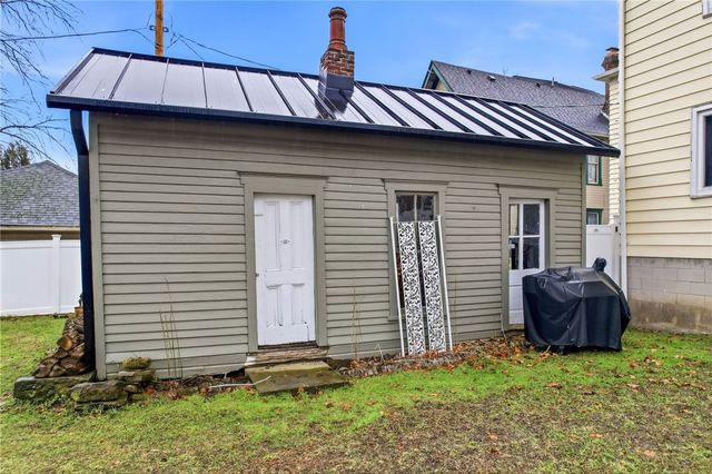 131 S Pitt St, Mercer Boro, PA 16137