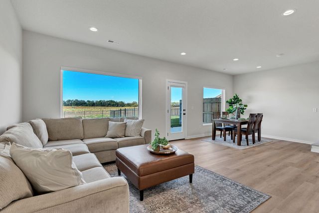 118 & 120 N Gowen St, Goddard, KS 67052