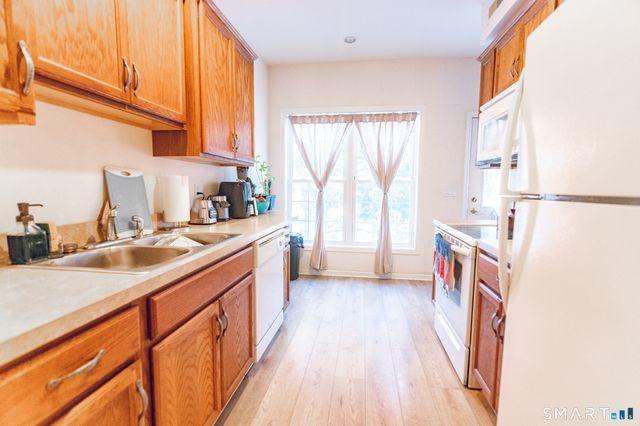 16 Wishing Well Lane 16, New Milford, CT 06776