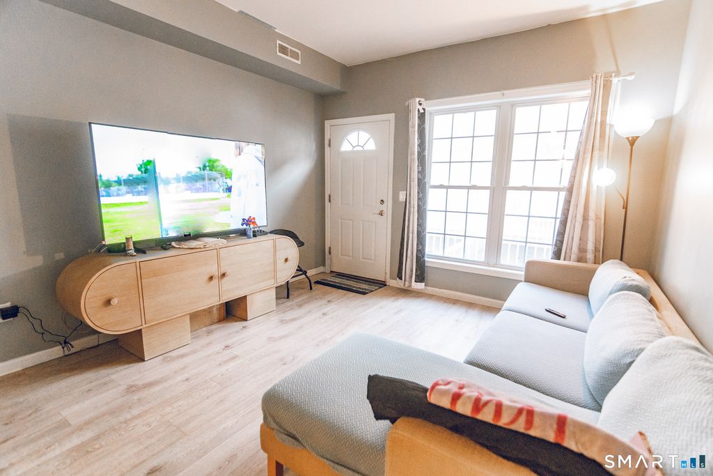 16 Wishing Well Lane 16, New Milford, CT 06776