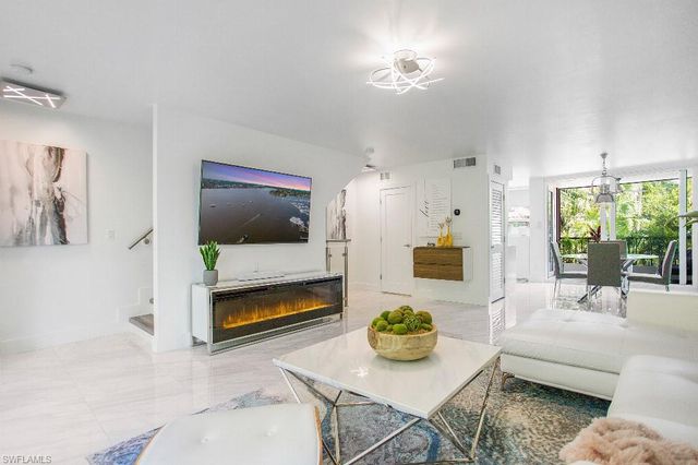 995 9th AVE S 4, Naples, FL 34102